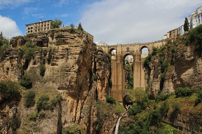 Private Tour from Seville to Setenil and Zahara and Ronda - Setenil de las Bodegas: Another 3-Hour Block to Take Your Time