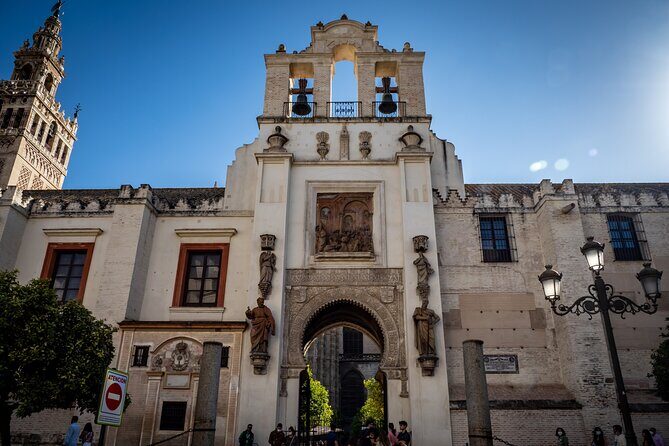 Private Tour Jewish Quarter, center and Plaza de España - The city walls, gates, necropolis, and the Don Juan detour
