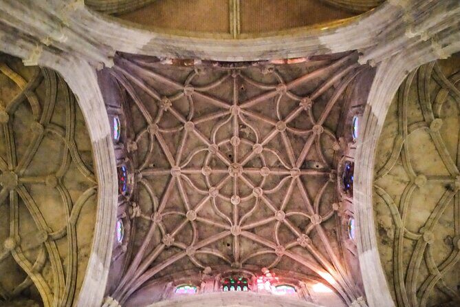 Private trip to Carmona from Seville: 5000 years of history - Santa María de la Asunción: Seville cathedral vibes in miniature
