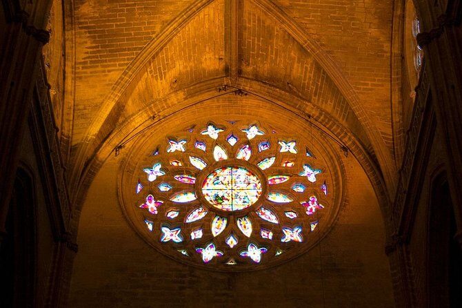 Private visit to the Alcazar and the Cathedral of Seville - Seville Cathedral: Gothic scale with deep cultural context