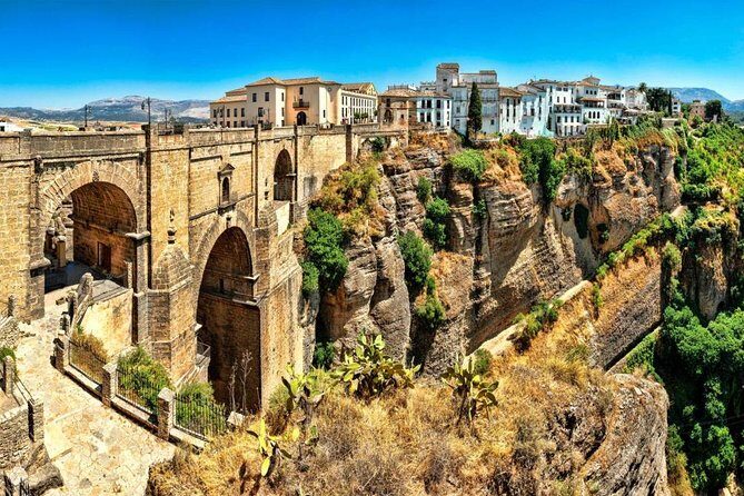 Ronda and White Villages Guided Day Tour from Seville - Pickup from Seville at 9:00 am: timing and how to keep the day smooth