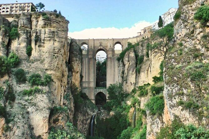 Ronda & White Villages Small Group Tour from Seville - Entering Ronda the Right Way: Miradores, Alameda Park, and Puente Nuevo