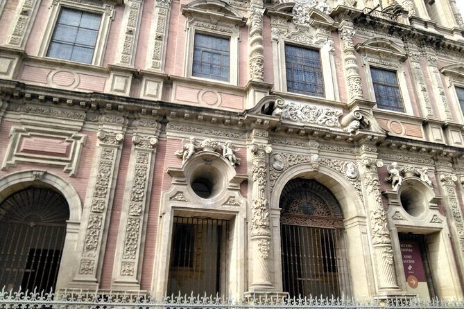 Saint Luis de los franceses Church - Meeting the facade: where the tour starts to make sense