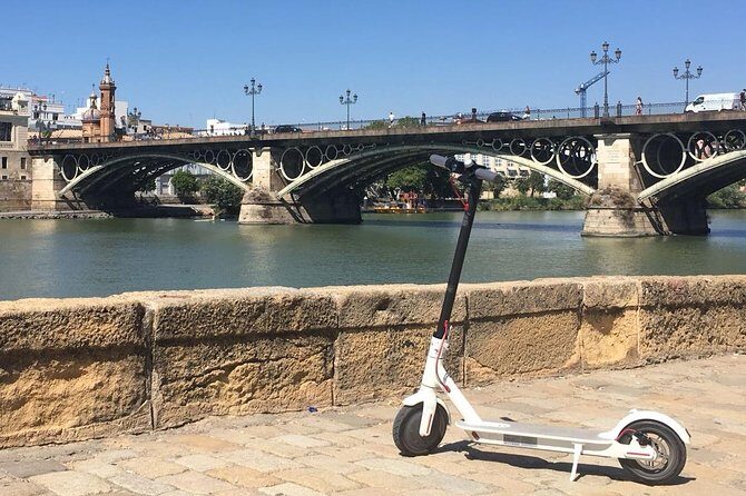 Scooter tour in Seville - Stop 4: Giralda—minaret to cathedral bell tower
