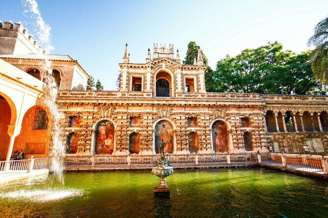 Sevilla: Guided tour to the Alcazar + Cathedral and Giralda - Entering Seville Cathedral: what to watch for with a guide