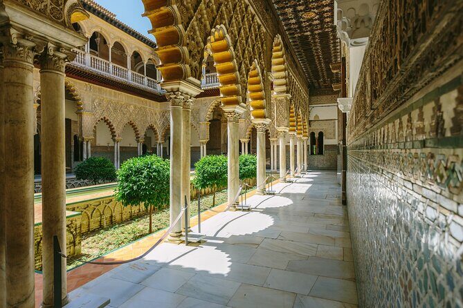 Sevilla: Guided tour to the Alcazar + Cathedral and Giralda - The Royal Alcazar: where you’ll feel the Islamic design up close