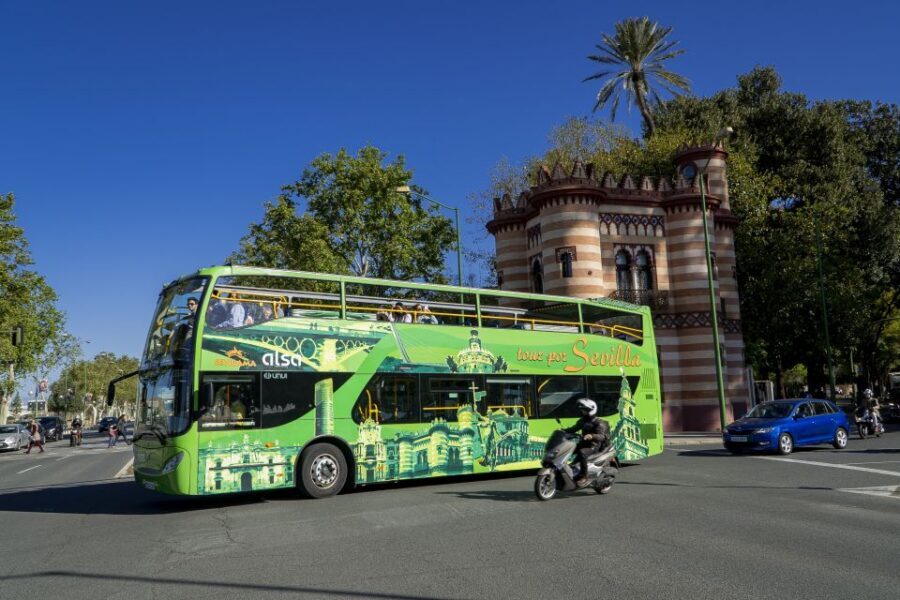 Sevilla: Hop-On Hop-Off & Walking Tours, Cruise & Flamenco - Triana and Santa Cruz on foot: the neighborhoods that make Sevilla feel real