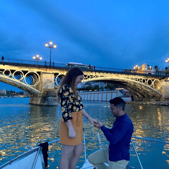 Sevilla: Romantic Boat Ride - Getting to the dock: Puente de S. Telmo is the whole starting scene