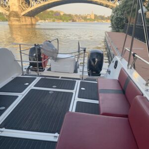 Sevilla: Romantic Boat Ride - 1 hour on the Guadalquivir: frizzante wine, your music, and slow views