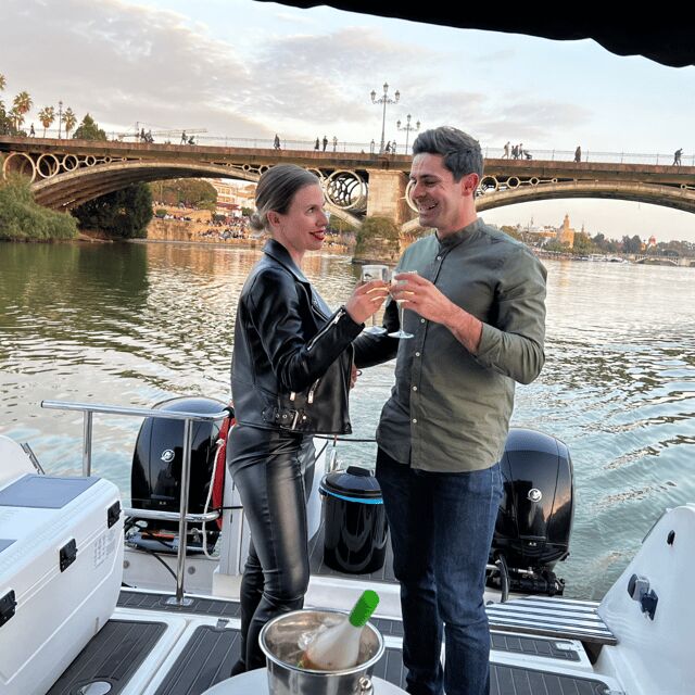 Sevilla: Romantic Boat Ride - The 1.5-hour option with Moët: when you want it to feel like a celebration