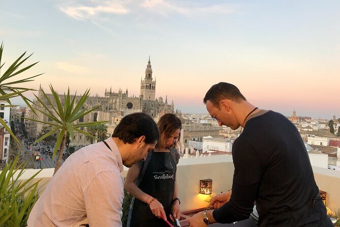 Sevilla: Rooftop Paella Cooking Class & 30-minute expert Q&A - Views and Photo Moments: How to Make the Most of the Cathedral Rooftop Angle