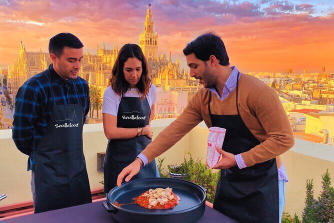 Sevilla: Rooftop Paella Cooking Class & 30-minute expert Q&A - Rooftop Welcome Drink, Appetizers, and the 30-Minute Q&A With Fernando