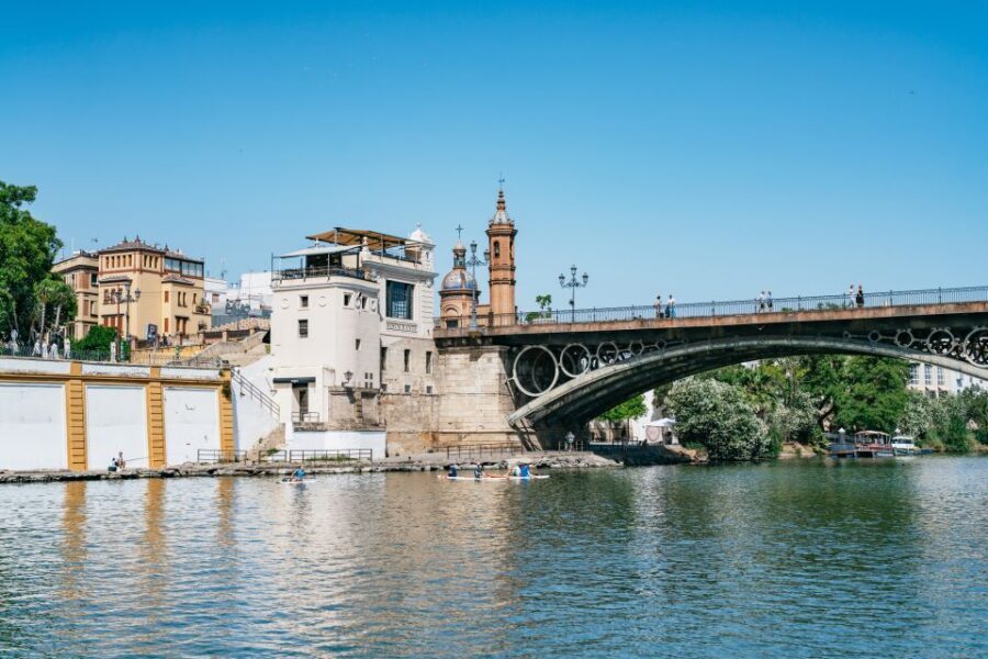 Seville: 1-Hour Guadalquivir River Sightseeing Eco Cruise - Live commentary in Spanish, English, and French