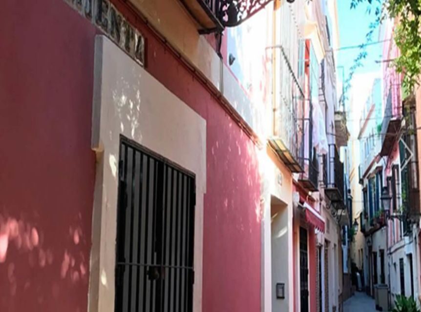 Seville: 1-Hour Walking Tour Barrio de Santa Cruz - Who this Barrio de Santa Cruz walk is best for (and who should skip)