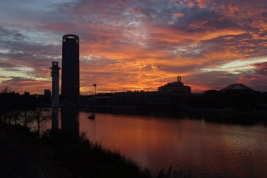 Seville: 2.5-Hour Evening Electric Bike Tour - City-center panoramas: Cathedral, Royal Alcázar, and the view angles that matter