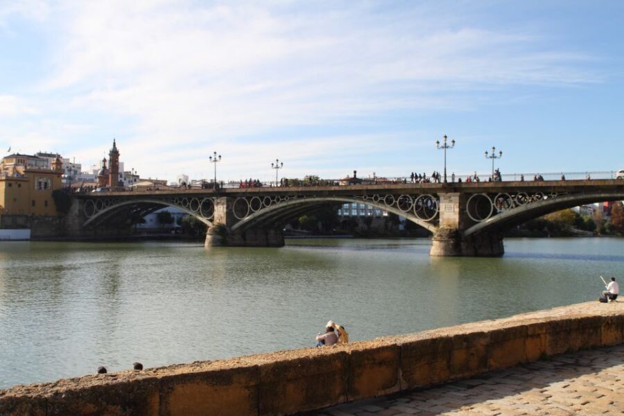 Seville: 3–Hour Bike Tour along the Guadalquivir River - Starting at Centerbici Sevilla: Set Up and Get Rolling
