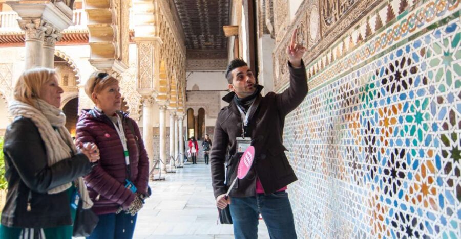 Seville: Alcázar and Cathedral Entry Ticket and Guided Tour - How the Alcázar and Seville Cathedral fit together in one 3-hour route