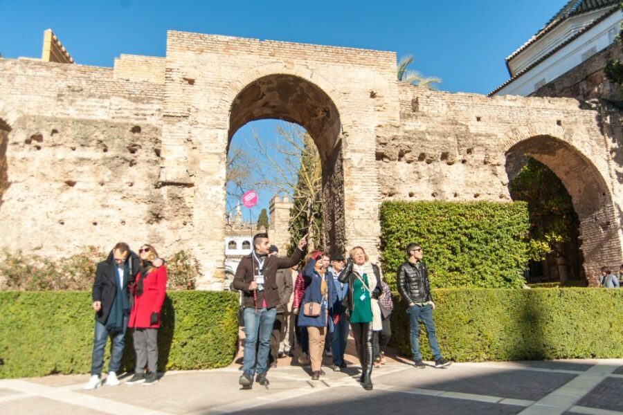 Seville: Alcázar and Cathedral Entry Ticket and Guided Tour - Small things that make a big difference: ID, clothing, radios, and photo rules