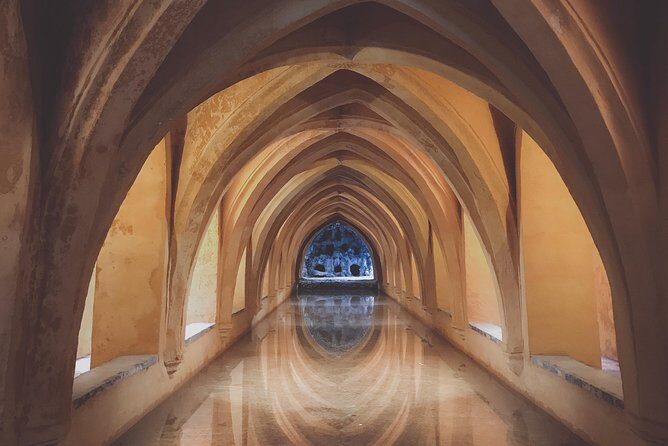 Seville Alcazar, Cathedral and Giralda Skip-The-Line Guided Tour - Stop 1: Seville Cathedral (Santa Maria de la Sede) and its real scale