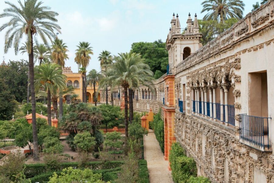 Seville: Alcázar, Cathedral & Giralda Fast Track Guided Tour - Santa Cruz on Foot: Turning Monuments into a Neighborhood Feel