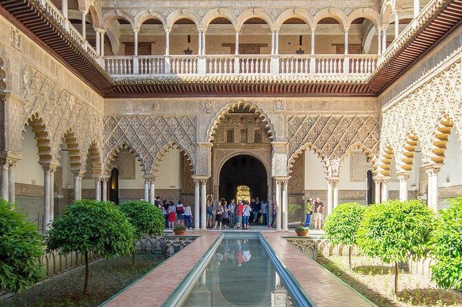 Seville Alcázar: Guided Premium Tour with Priority Entrance - Gothic and Mudejar, then Renaissance and Baroque: how to read the palace