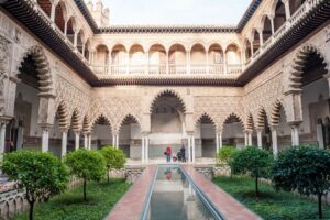 Seville: Alcázar Guided Tour - Mudéjar palaces, courtyards, and chapels: what you actually get to see