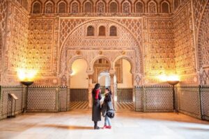 Seville: Alcazar Guided Tour with Entrance - The guided experience: what the guide actually adds