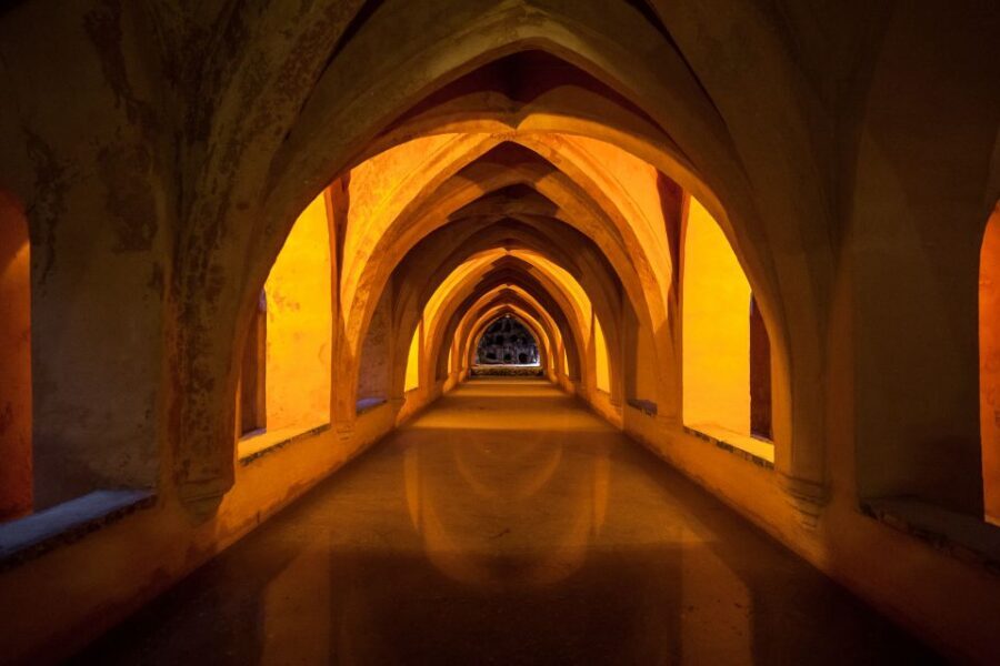 Seville: Alcazar Guided Tour with Entrance - Santa Cruz time: how this tour connects to Seville beyond the palace