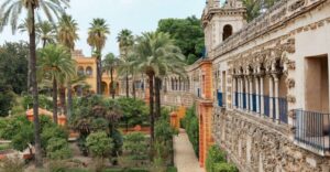 Seville: Alcazar Skip-the-Line Guided Tour with Tickets - Meeting at Miguel de Mañara and Plaza del Triunfo: where to find your group