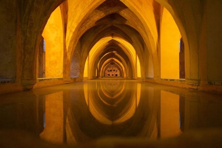 Seville: Alcázar Tour with Tickets Included - Patio del Crucero: where the palace starts to click