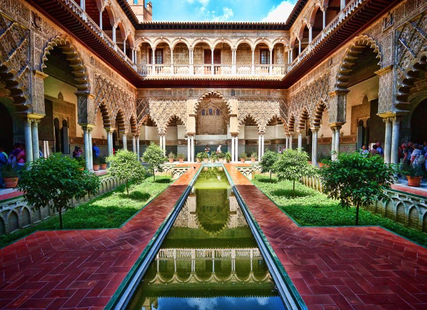 Seville: Alcázar Tour with Tickets Included - Patio de las Doncellas: the pond reflection trick