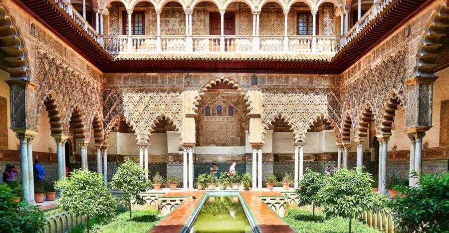 Seville: Alcázar Tour with Tickets Included - Guide quality and languages: what you can count on