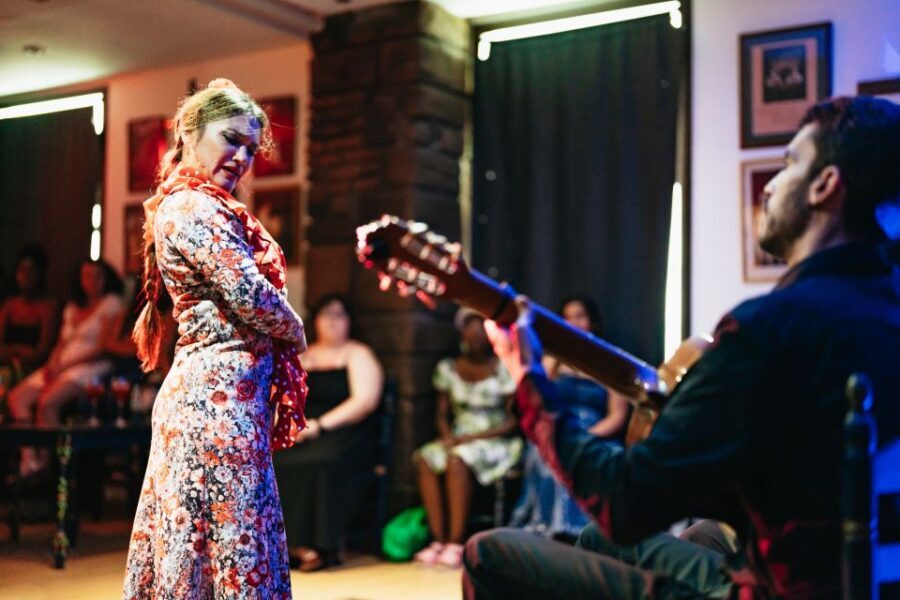 Seville: Baraka Sala Flamenca Show with Drink in Triana - FAQ