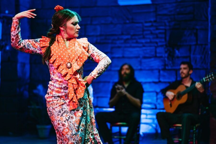 Seville: Baraka Sala Flamenca Show with Drink in Triana - Meeting Baraka in Triana: location, timing, and what to expect on arrival