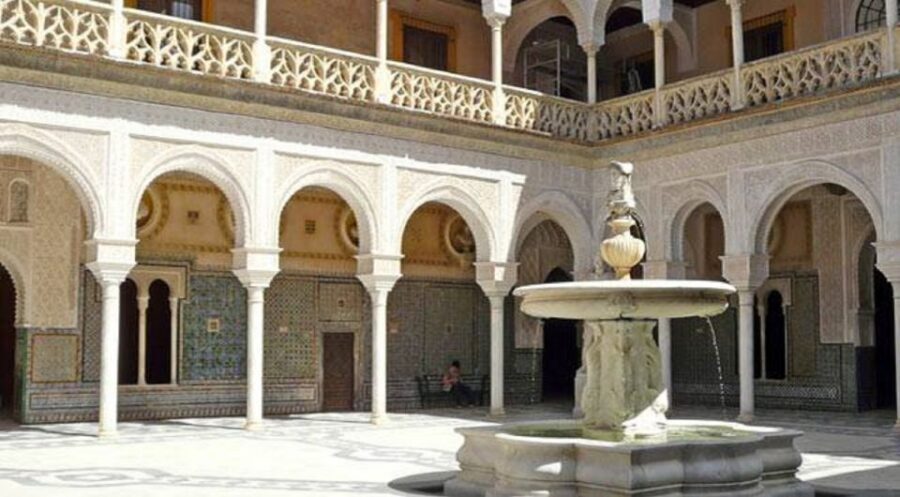 Seville: Casa de Pilatos and Condesa de Lebrija Palace Tour - The guide makes it: multilingual live commentary and standout professionals