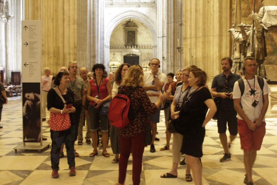 Seville: Cathedral 1-Hour Guided Tour - Languages, pace, and what to do if you want one language only
