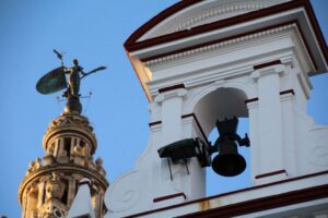 Seville: Cathedral 1-Hour Guided Tour - Seville Cathedral: size, light, and what your guide will point to