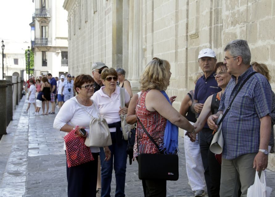 Seville: Cathedral 1-Hour Guided Tour - Tomb of Christopher Columbus: a must-see, plus a tough question