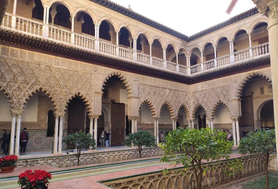 Seville: Cathedral & Alcázar Guided Tour with River Cruise - Meeting point and day-of details that prevent headaches