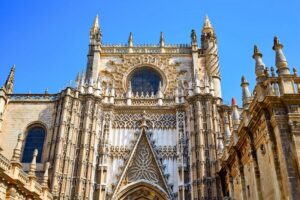 Seville: Cathedral and Alcázar Guided Tour - Meeting at Plaza del Triunfo: the easiest starting point in Seville’s core