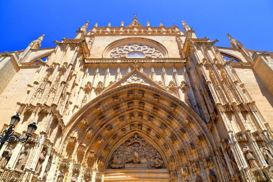 Seville: Cathedral and Alcázar Guided Tour - La Giralda climb: the views that make the whole day feel worth it