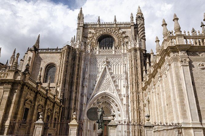 Seville Cathedral and Giralda Tower Guided Tour - Catedral de Sevilla: the Gothic scale, plus the mosque traces