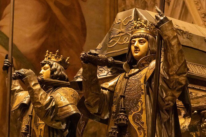 Seville Cathedral and the Giralda skip the line private tour - Private tour perks: small-group pace and better questions