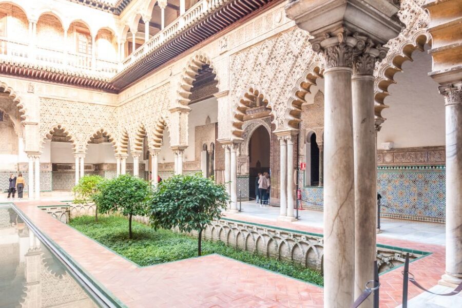 Seville: Cathedral, Giralda & Alcazar Entry With Guided Tour - Why this Seville Cathedral + Alcázar combo works