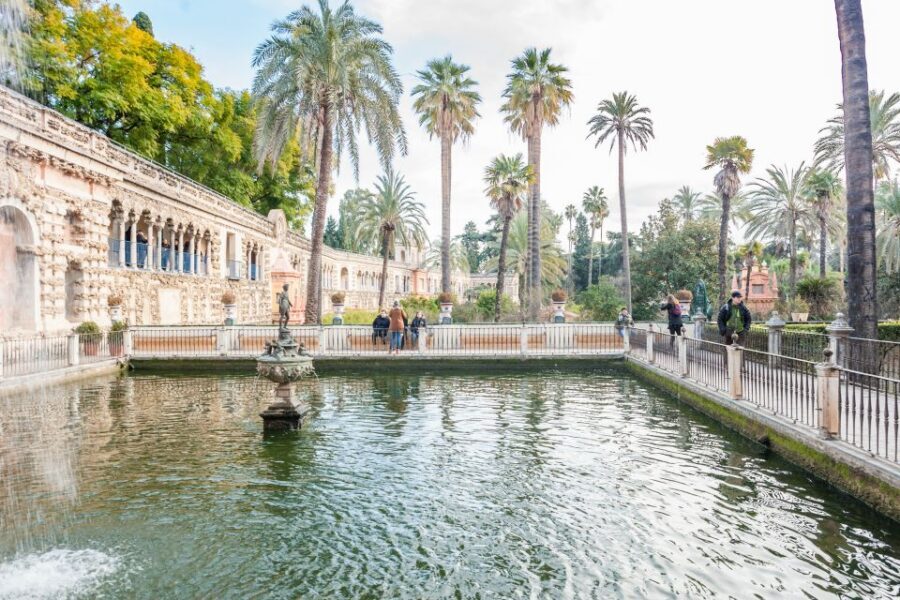 Seville: Cathedral, Giralda & Alcazar Entry With Guided Tour - Pace, walking, and what to do in Seville heat