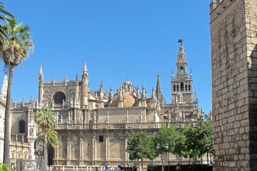 Seville: Cathedral, Giralda & Alcázar Guided Tour - Price and value: what $69 buys you in Seville