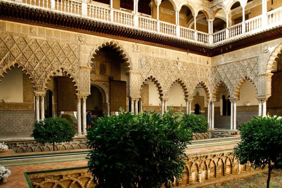 Seville: Cathedral, Giralda & Alcázar Guided Tour - Tips to keep the day comfortable (and your photos sharp)
