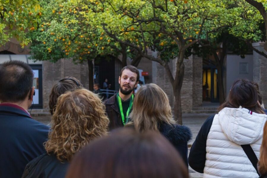 Seville: Cathedral, Giralda & Alcázar Guided Tour - The 3.5-hour route and how the walking works