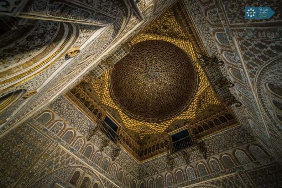 Seville: Cathedral, Giralda, and Royal Alcázar Guided Tour - Where You Start: Fuente de Indias and a Mostly Straight Shot