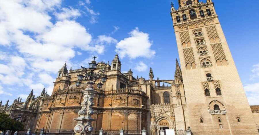 Seville: Cathedral & Giralda Guided Tour with Entry Tickets - Key Points to Know Before You Go